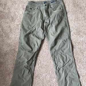 Men’s lightly worn Kuhl Pants